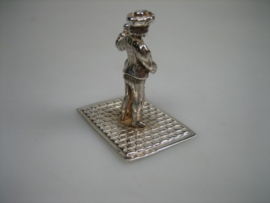 Zilveren miniatuurtje Chello speler uit ca. 1977
