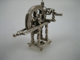 Miniatuur Zeldzaam Zilveren Spinnenwiel uit ca. 1969