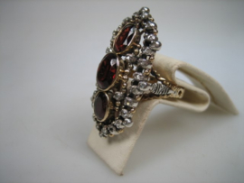 Prachtige geelgouden Diamant ring 18 karaat met Amethisten uit ca. 1958