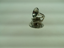Zilver miniatuurtje oude grammofoon met hoorn uit ca. 1955