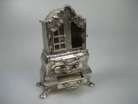 Zilveren Oude Kabinet Porselein Kast Miniatuur uit ca. 1980