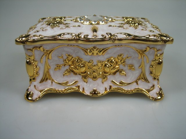Luxe Sieraden Box Wit geëmailleerd met goudkleurige versieringen Nieuw