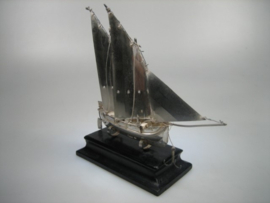 Antieke vintage Hollands sterling zilveren miniatuur zeiljacht uit ca. 1928