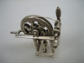Miniatuur Zeldzaam Zilveren Spinnenwiel uit ca. 1969