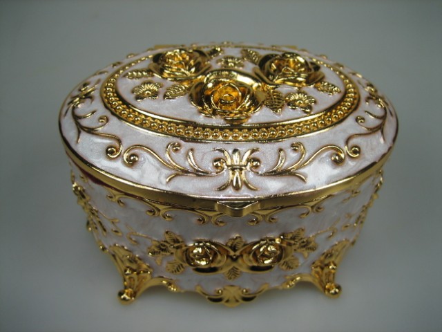 Luxe Sieraden Box Wit geëmailleerd Ovaal met goudkleurige versieringen Nieuw