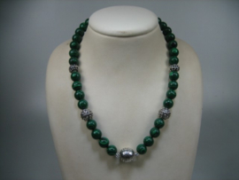 Antiek Malachiet collier met zilver uit eigen slijperij en polijst afdeling