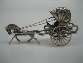 Zilveren oud rijtuig miniatuur Paard en rijtuig met koetsier op de bok