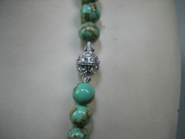 Antiek gemêleerd Agaat collier met Zilverkleurige  magneetsluiting en gezet met Spinel  steentjes