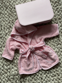 Baby badjasje geborduurd met de naam van de baby