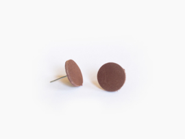 Leather earstuds brown