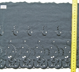 Kant zwart broderie 24 cm breed.