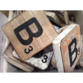 Vintage scrabble letter B 6x6cm
