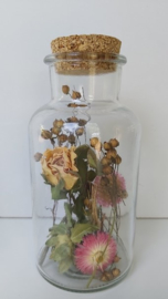 Stolpfles met droogbloemen