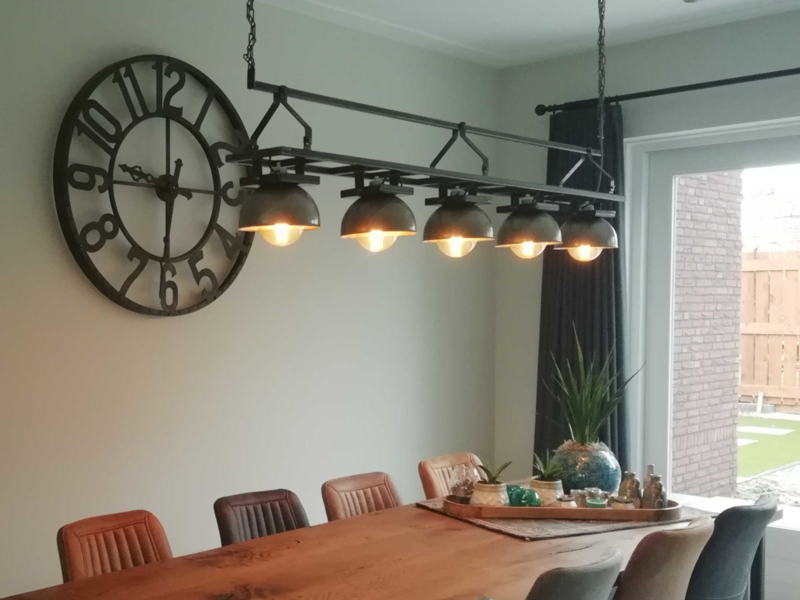 INDUSTRIËLE EETTAFEL LAMP POZNAN MET X METALEN KAPPEN (Aantal kappen