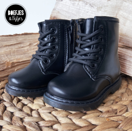 BLACK BOOTS - MAT