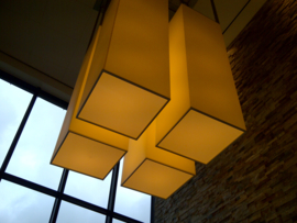 Plan B monumentale lamp in hal kantoor Hilversum.