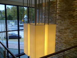 Plan B monumentale lamp in hal kantoor Hilversum.