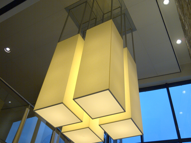 Plan B monumentale lamp in hal kantoor Hilversum.