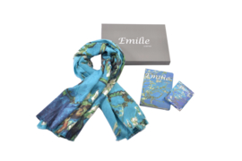 Geschenkset Van Gogh amandelbloesem | Cashmere sjaal + notitieboek (A5) + paspoorthoesje | Verpakt in giftbox | Cadeau