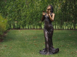 B1318-1 – Klappende vrouw