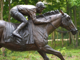 B47198 – Paard met jockey