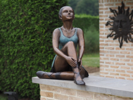 B89035 – Ballerina zittend