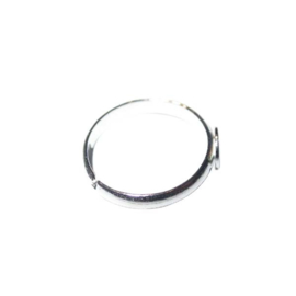 Zilverkleurige ring met plaatje van 7 mm
