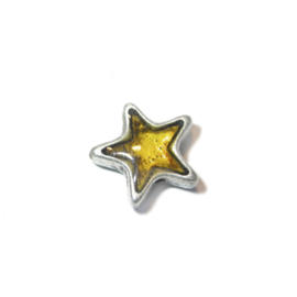 Metalen ster met een geel epoxy laagje
