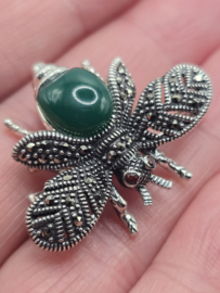 925 zilveren broche, met granaat en groene onyx