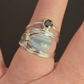 Echt zilveren  ring met Blauw Agaat, onyx en Topaas, maat 18