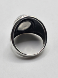 Prachtige echt zilveren ring met Maansteen. Maat 18