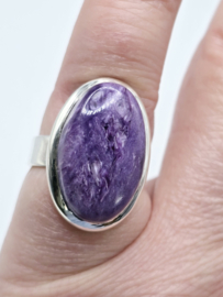 Echt zilveren ring met Charoiet, maat 17