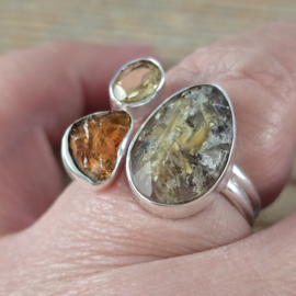 echt zilveren ring met Lodoliet kwarts, citrien en amber. Maat 18.5.