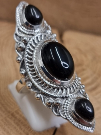 ring echt zilver met zwarte onyx. Maat 18.5