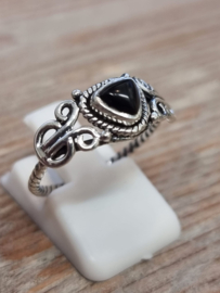 Echt zilveren ring met Onyx maat 16.5