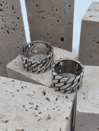 Trendy ladies ring ixxxi