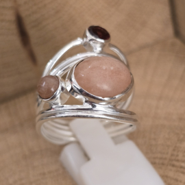 Echt zilveren  ring met Roze maansteen en Granaat, maat 19.5