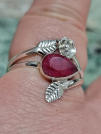 Echt zilveren ring met Robijn steen maat 19.5