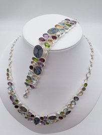 Set van 925 zilver met abalone en diverse stenen.