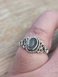 Echt zilveren ring met Labradoriet maat 17