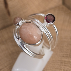 Echt zilveren  ring met Roze maansteen en Granaat, maat 19.5
