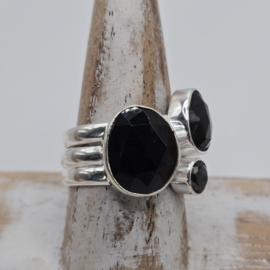 Prachtige echt zilveren ring onyx. Maat 18.