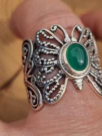 Echt zilveren vlinder ring met groene onyx.  Maat 20.5.