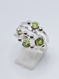 Echt zilveren ring met Peridoot, maat 20