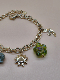 Armband met zon, bloem, olifant, hart, gegraveerde vogel, klaver