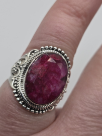 Echt zilveren ring met Robijn steen maat 17