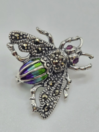 925 zilveren broche, met Robijn.