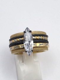ixxxi ring compleet, maat 19 met limited edition basisring.