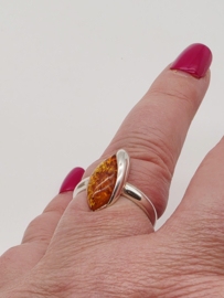 Prachtige echt zilveren ring met Barnsteen, maat 19
