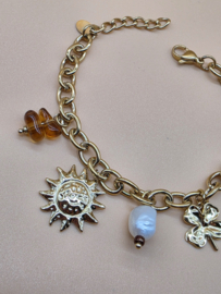 Armband met zon, hart, bloem, ster, natuursteentjes.